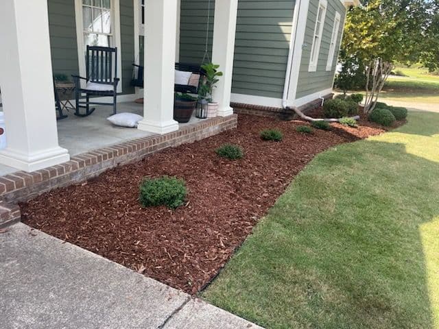 Gallery photos for Enhancing Homes with Fresh Mulch and Pine Straw: Image #1