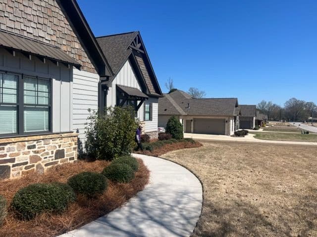 Gallery photos for Beautiful Yard Makeovers with Expert Landscaping: Image #1